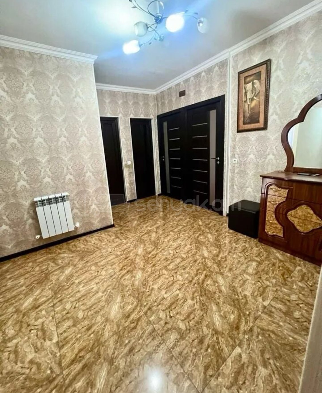 3 Սենյականոց Բնակարան Քարե Շենքում, 92քմ, 3/5 հարկ, Կապիտալ Վերանորոգված