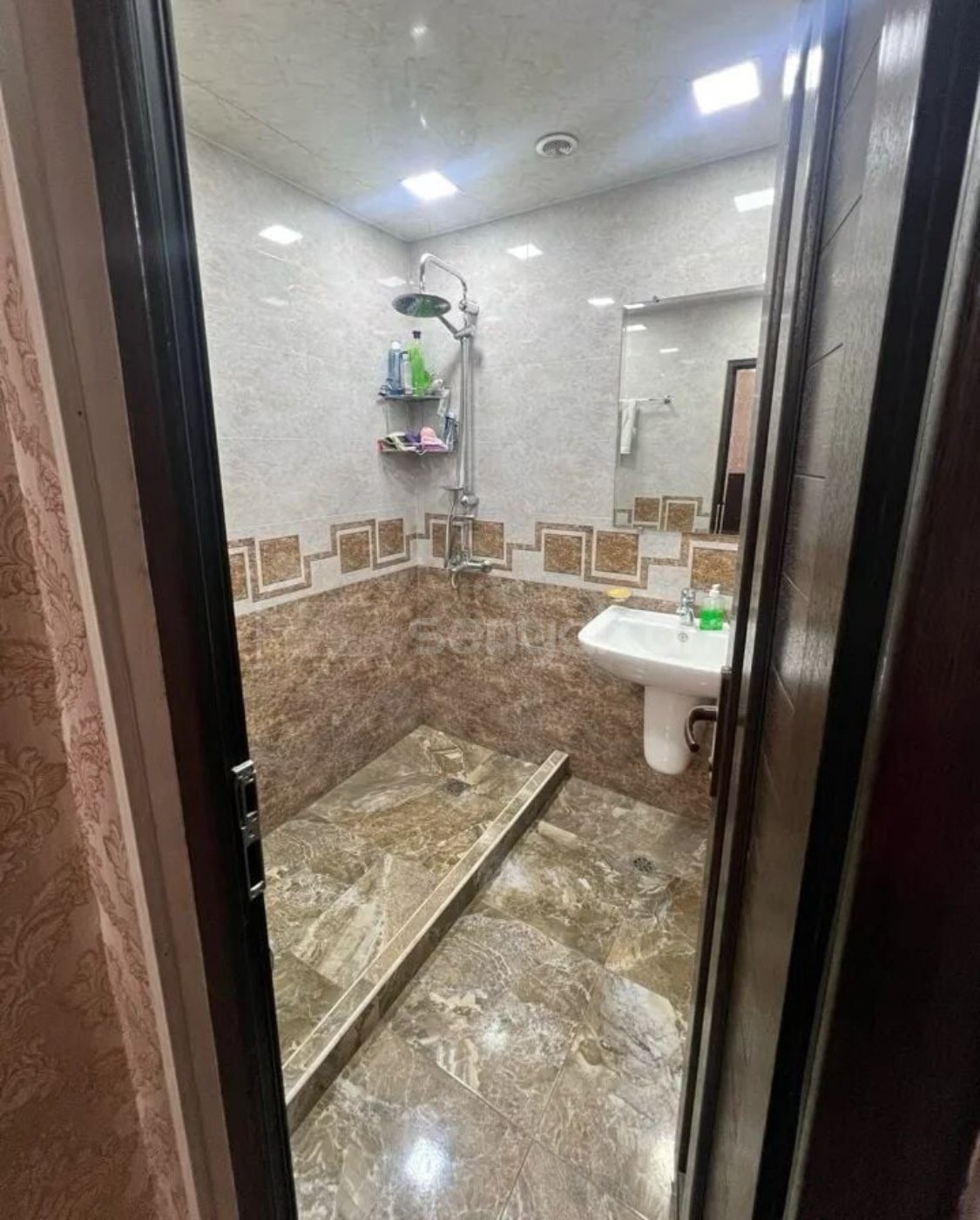 3 Սենյականոց Բնակարան Քարե Շենքում, 92քմ, 3/5 հարկ, Կապիտալ Վերանորոգված