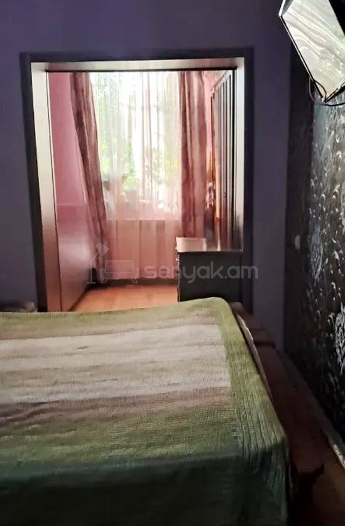 3 Սենյականոց Բնակարան Քարե Շենքում, 80քմ, 2/5 հարկ, Կապիտալ Վերանորոգված