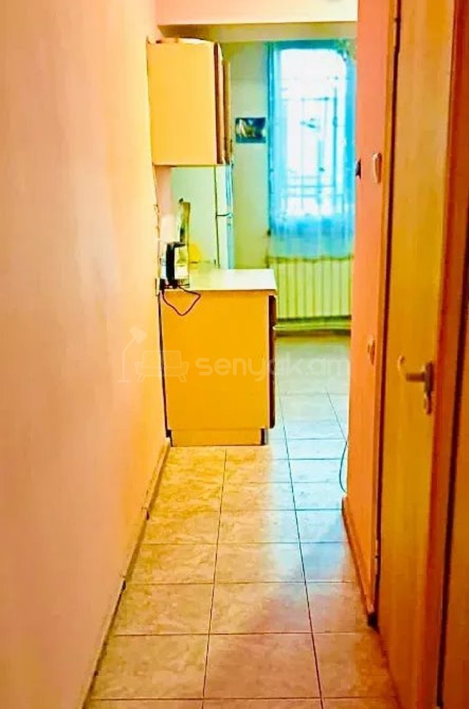 3 Սենյականոց Բնակարան Քարե Շենքում, 80քմ, 2/5 հարկ, Կապիտալ Վերանորոգված