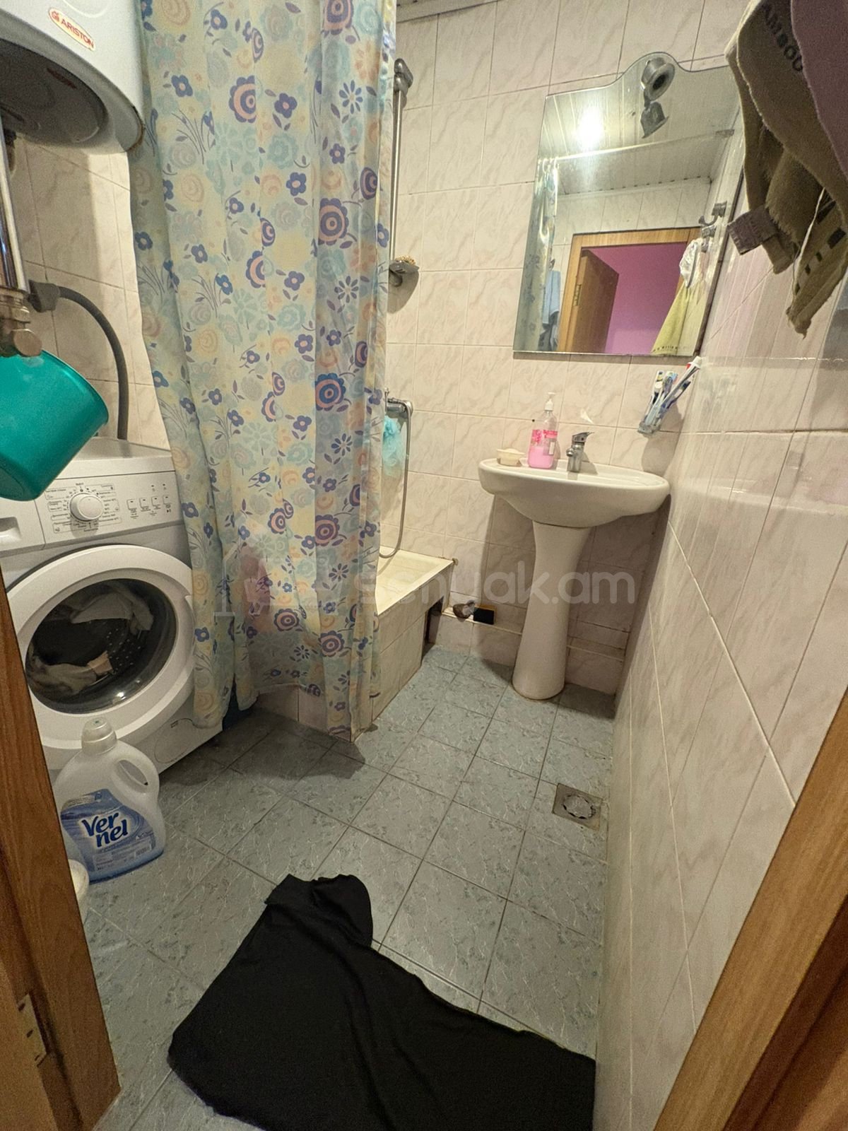 3 Սենյականոց Բնակարան Քարե Շենքում, 80քմ, 2/5 հարկ, Կապիտալ Վերանորոգված