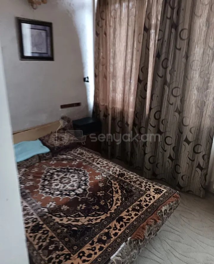 3 Սենյականոց Բնակարան Քարե Շենքում, 63քմ, 4/5 հարկ, Նորմալ Վիճակում, Կահավորված, Արևկող