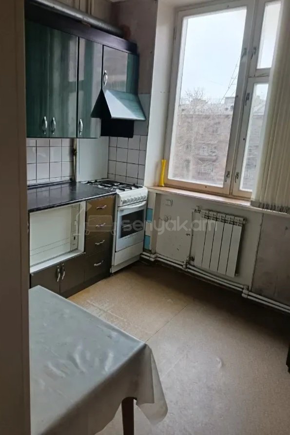 3 Սենյականոց Բնակարան Քարե Շենքում, 63քմ, 4/5 հարկ, Նորմալ Վիճակում, Կահավորված, Արևկող