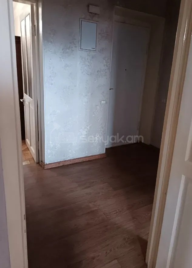 3 Սենյականոց Բնակարան Քարե Շենքում, 63քմ, 4/5 հարկ, Նորմալ Վիճակում, Կահավորված, Արևկող