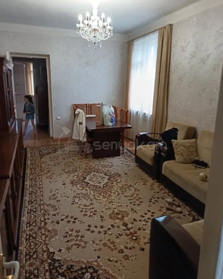 3 Սենյականոց Բնակարան Քարե Շենքում, 63քմ, 4/5 հարկ, Նորմալ Վիճակում, Կահավորված, Արևկող