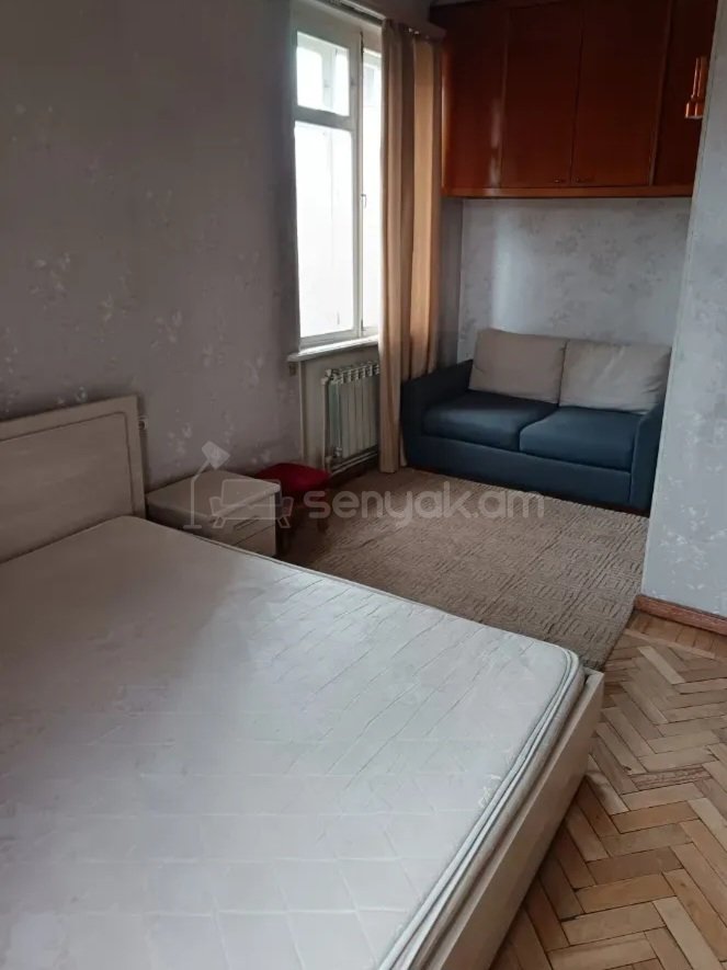 3 Սենյականոց Բնակարան Քարե Շենքում, 63քմ, 4/5 հարկ, Նորմալ Վիճակում, Կահավորված, Արևկող