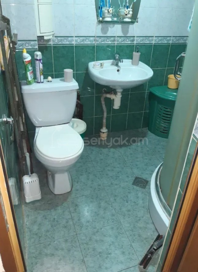 3 Սենյականոց Բնակարան Քարե Շենքում, 68քմ, 1/5 հարկ, Կապիտալ Վերանորոգված, Կահավորված