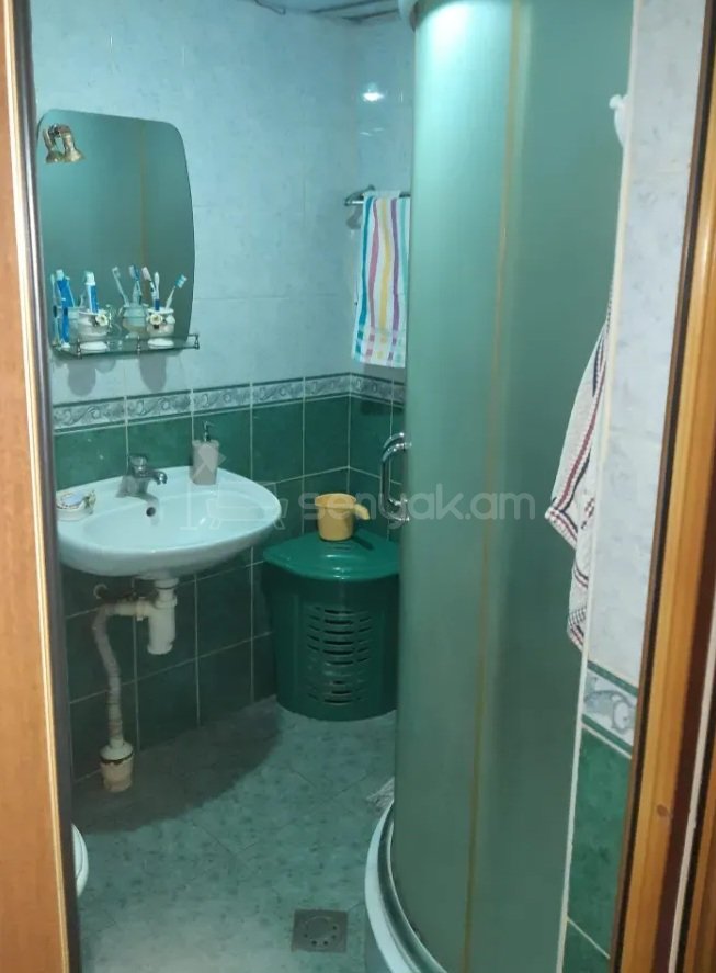 3 Սենյականոց Բնակարան Քարե Շենքում, 68քմ, 1/5 հարկ, Կապիտալ Վերանորոգված, Կահավորված