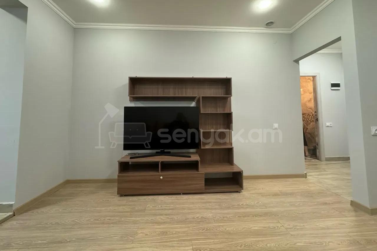 2 Սենյականոց Բնակարան, 42քմ, 7/9 հարկ, Կապիտալ Վերանորոգված, Կահավորված, Արևկող