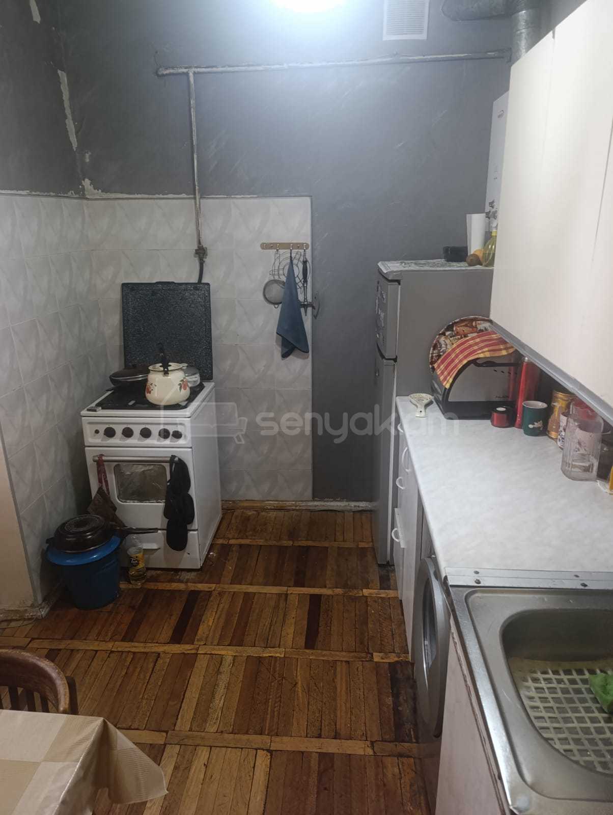 3 Սենյականոց Բնակարան Քարե Շենքում, 80քմ, 3/5 հարկ, Կոսմետիկ Վերանորոգված