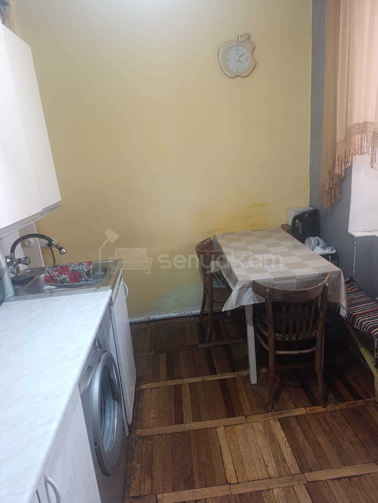 3 Սենյականոց Բնակարան Քարե Շենքում, 80քմ, 3/5 հարկ, Կոսմետիկ Վերանորոգված