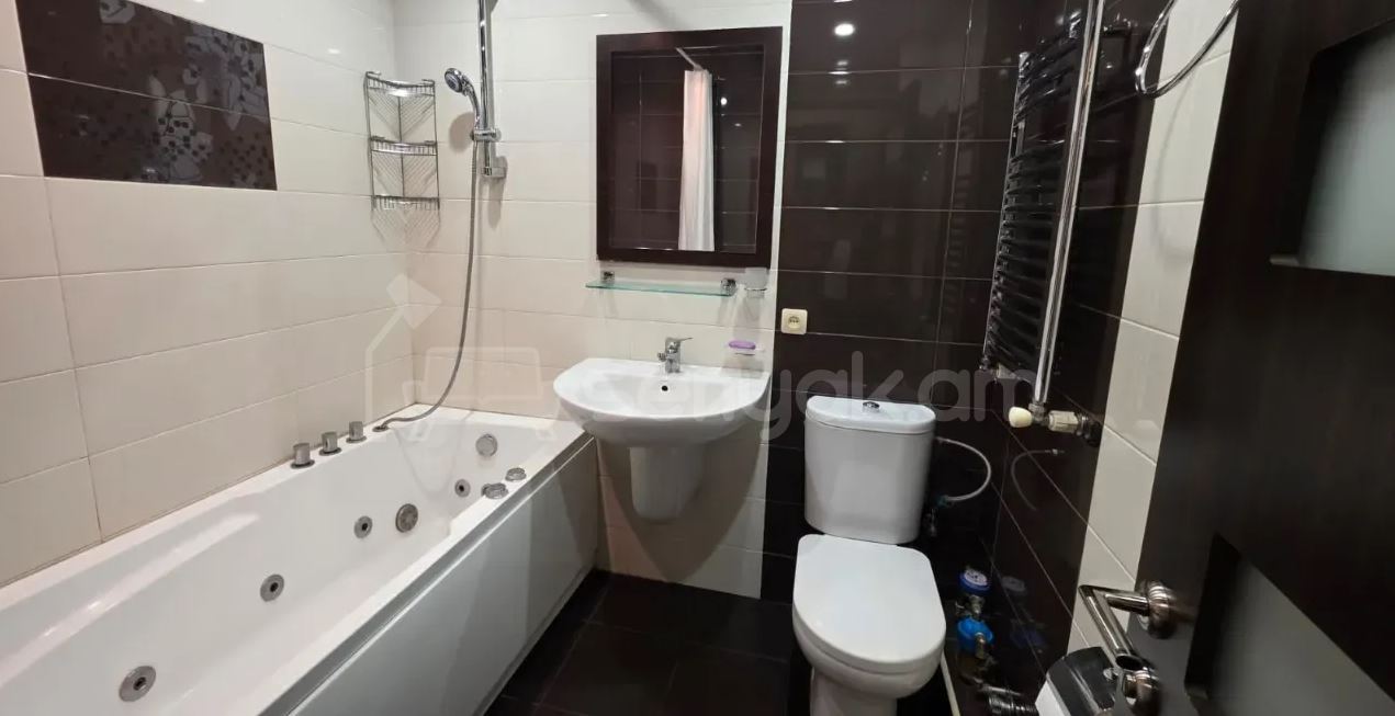 2 Սենյականոց Բնակարան Քարե Շենքում, 60քմ, 3/5 հարկ, Կապիտալ Վերանորոգված