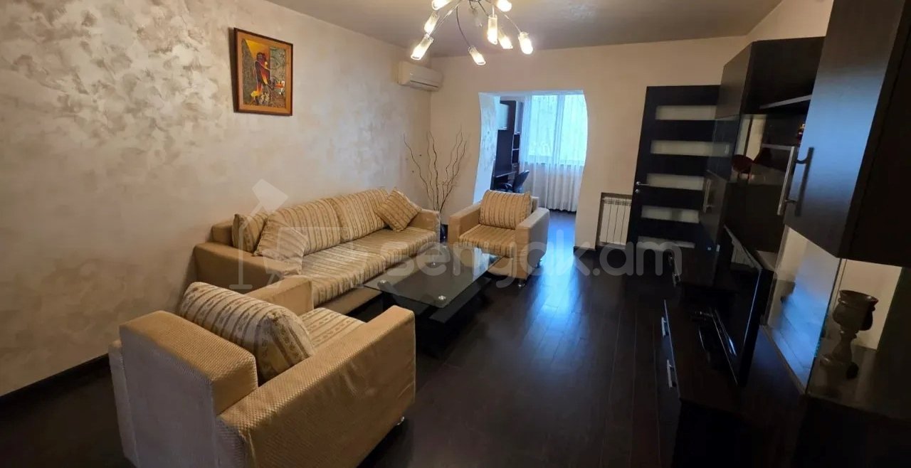 2 Սենյականոց Բնակարան Քարե Շենքում, 60քմ, 3/5 հարկ, Նորմալ Վիճակում