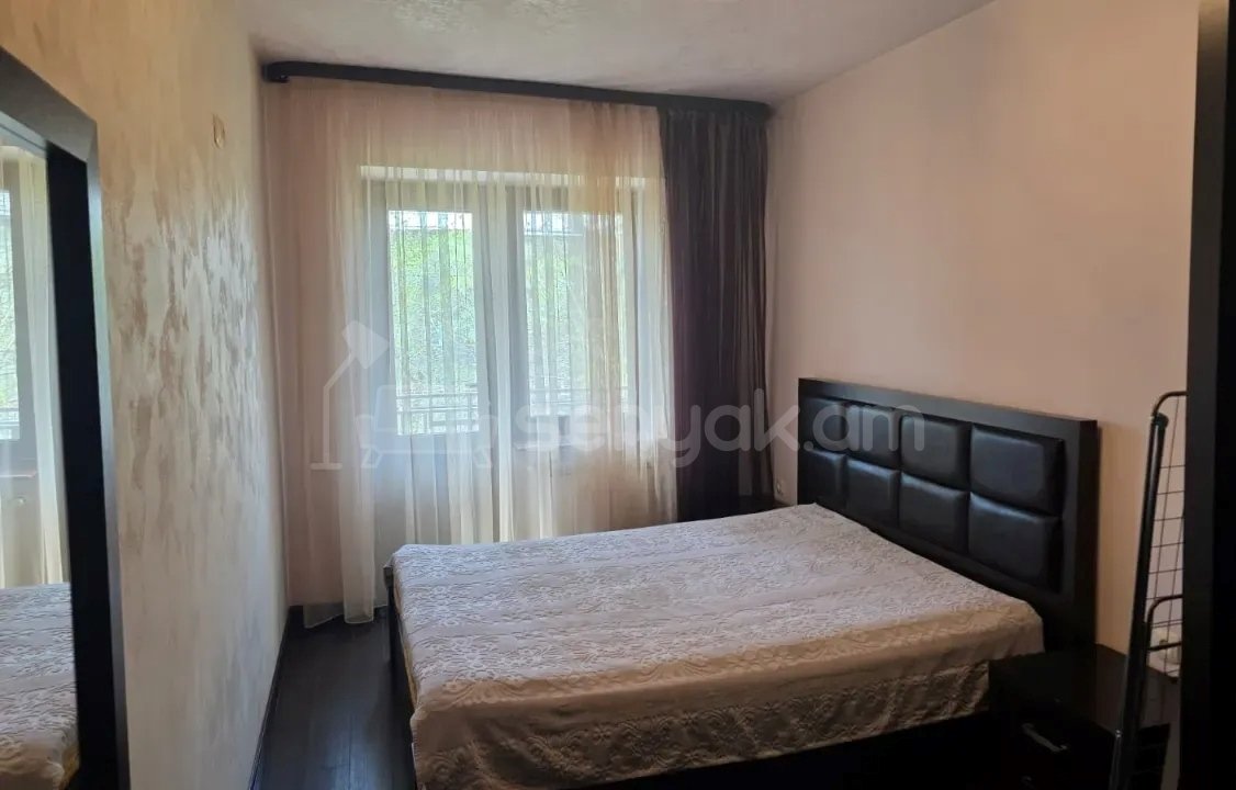 2 Սենյականոց Բնակարան Քարե Շենքում, 60քմ, 3/5 հարկ, Նորմալ Վիճակում