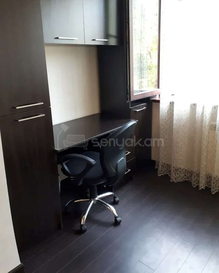 2 Սենյականոց Բնակարան Քարե Շենքում, 60քմ, 3/5 հարկ, Կապիտալ Վերանորոգված