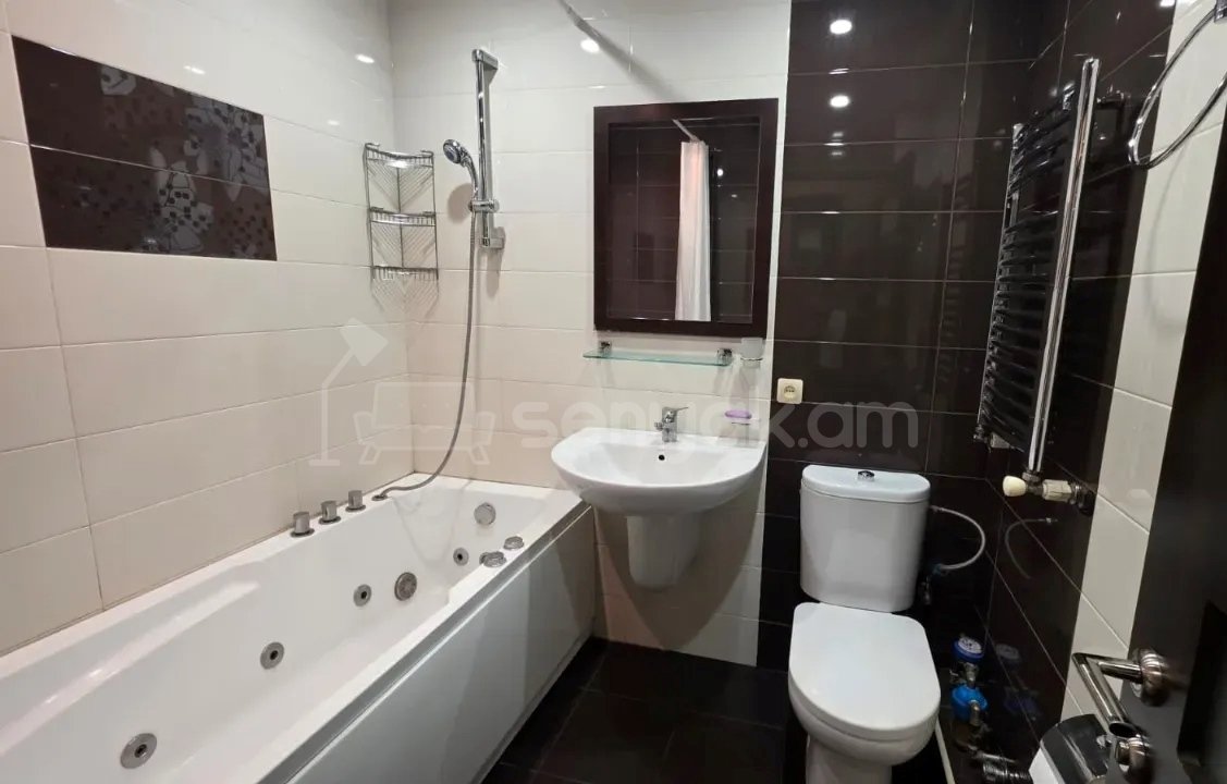 2 Սենյականոց Բնակարան Քարե Շենքում, 60քմ, 3/5 հարկ, Կապիտալ Վերանորոգված