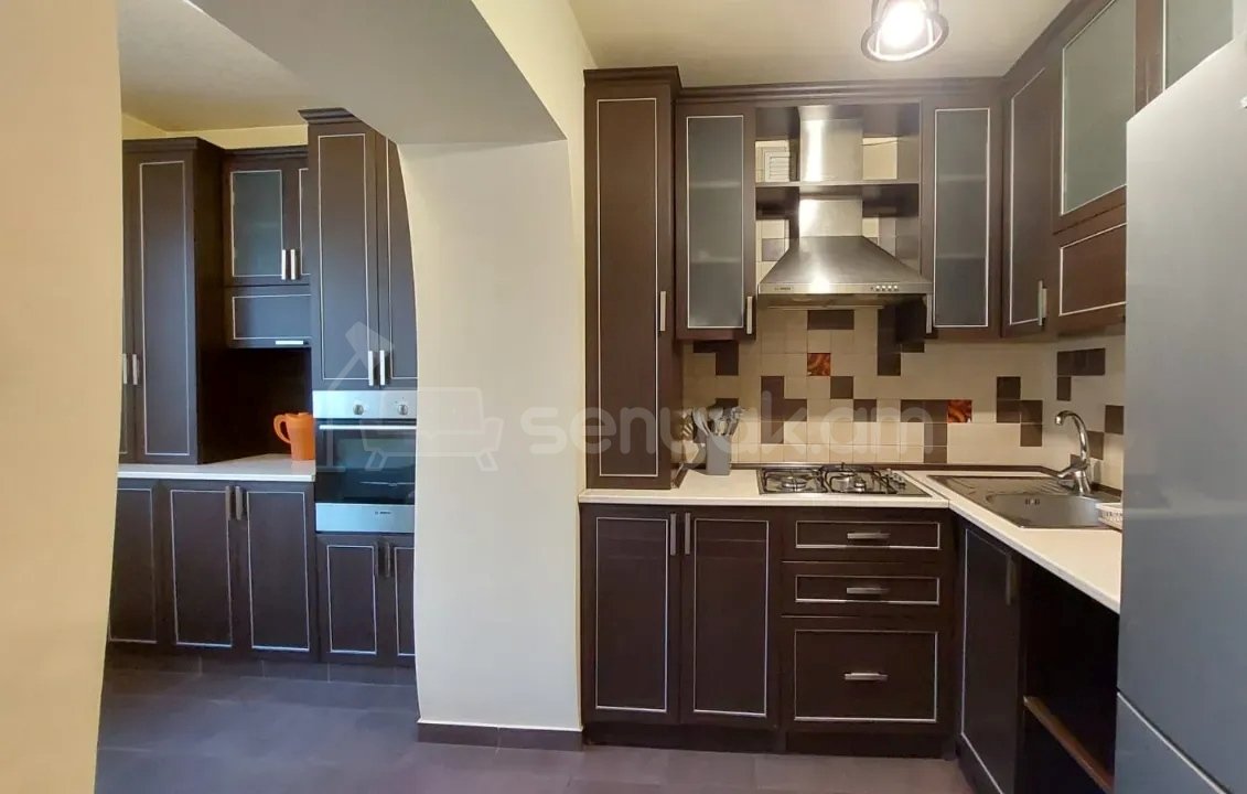 2 Սենյականոց Բնակարան Քարե Շենքում, 60քմ, 3/5 հարկ, Կապիտալ Վերանորոգված