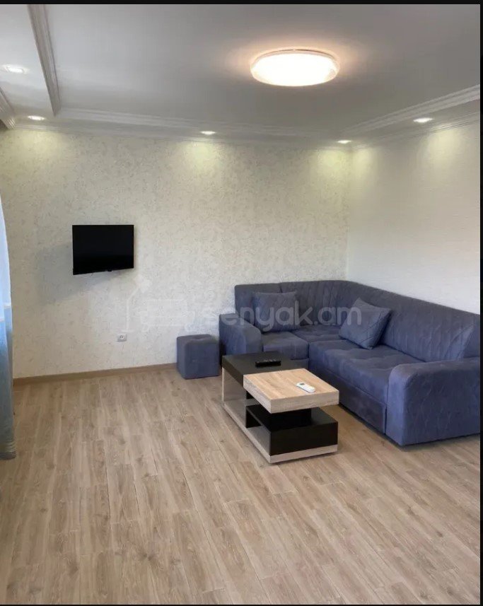 2 Սենյականոց Բնակարան Քարե Շենքում, 40քմ, 3/4 հարկ, Կապիտալ Վերանորոգված, Կահավորված