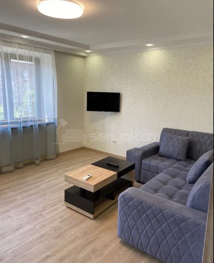 2 Սենյականոց Բնակարան Քարե Շենքում, 40քմ, 3/4 հարկ, Կապիտալ Վերանորոգված, Կահավորված