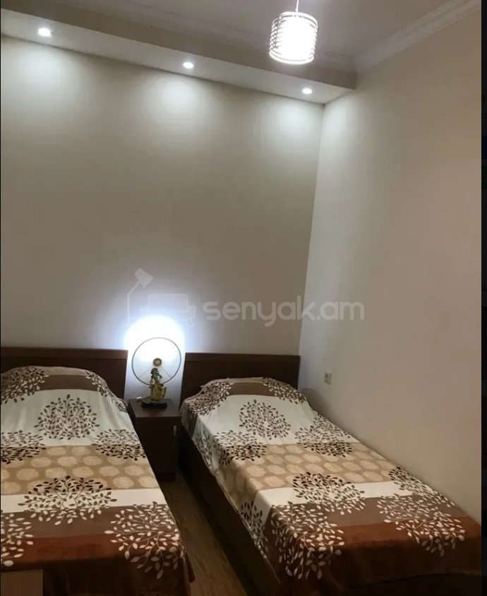 3 Սենյականոց Բնակարան Քարե Շենքում, 70քմ, 5/5 հարկ, Կապիտալ Վերանորոգված, Կահավորված