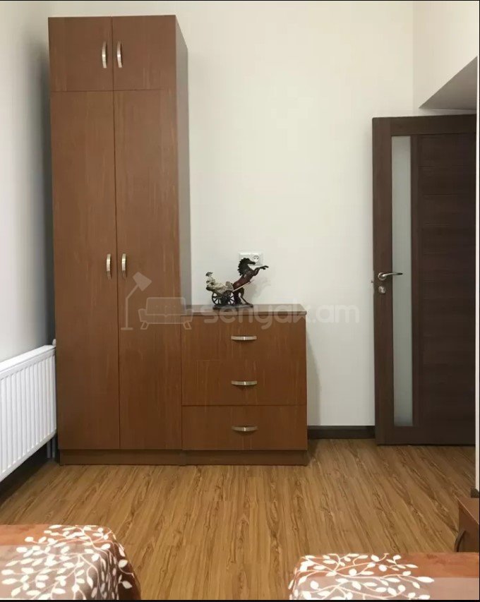 3 Սենյականոց Բնակարան Քարե Շենքում, 70քմ, 5/5 հարկ, Կապիտալ Վերանորոգված, Կահավորված