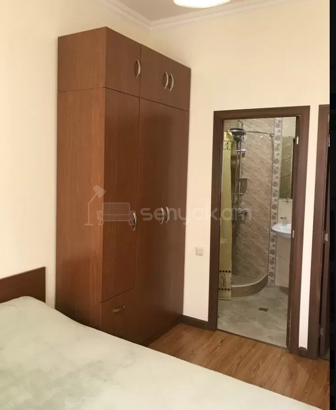 3 Սենյականոց Բնակարան Քարե Շենքում, 70քմ, 5/5 հարկ, Կապիտալ Վերանորոգված, Կահավորված