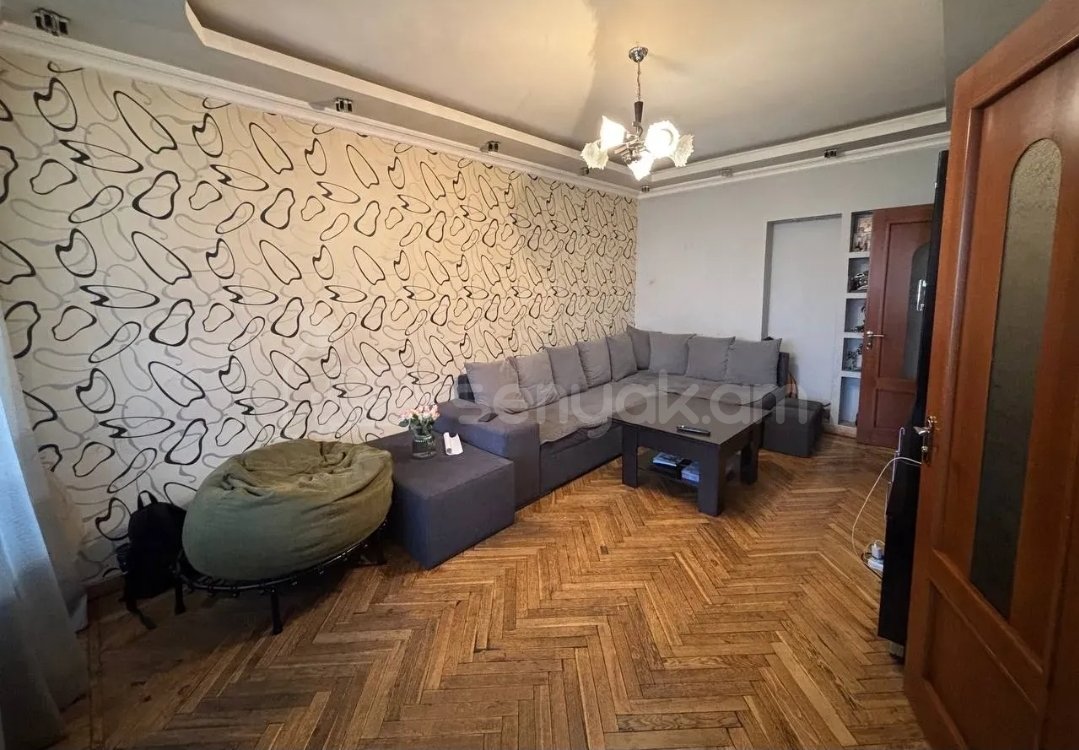 2 Սենյականոց Բնակարան Քարե Շենքում, 55քմ, 5/5 հարկ, Նորմալ Վիճակում