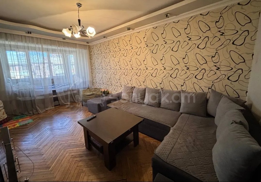 2 Սենյականոց Բնակարան Քարե Շենքում, 55քմ, 5/5 հարկ, Նորմալ Վիճակում