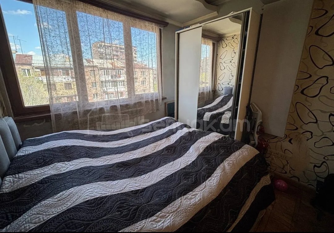 2 Սենյականոց Բնակարան Քարե Շենքում, 55քմ, 5/5 հարկ, Նորմալ Վիճակում