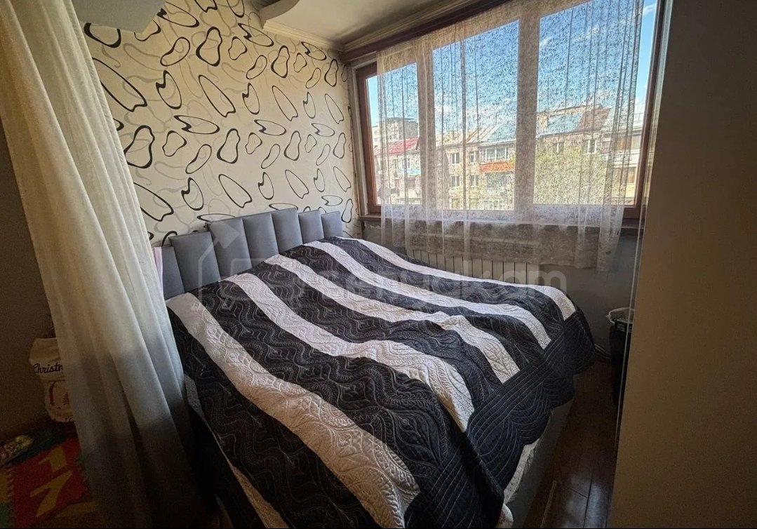 2 Սենյականոց Բնակարան Քարե Շենքում, 55քմ, 5/5 հարկ, Նորմալ Վիճակում