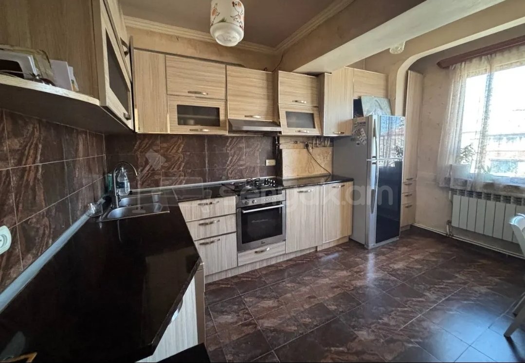 2 Սենյականոց Բնակարան Քարե Շենքում, 55քմ, 5/5 հարկ, Նորմալ Վիճակում