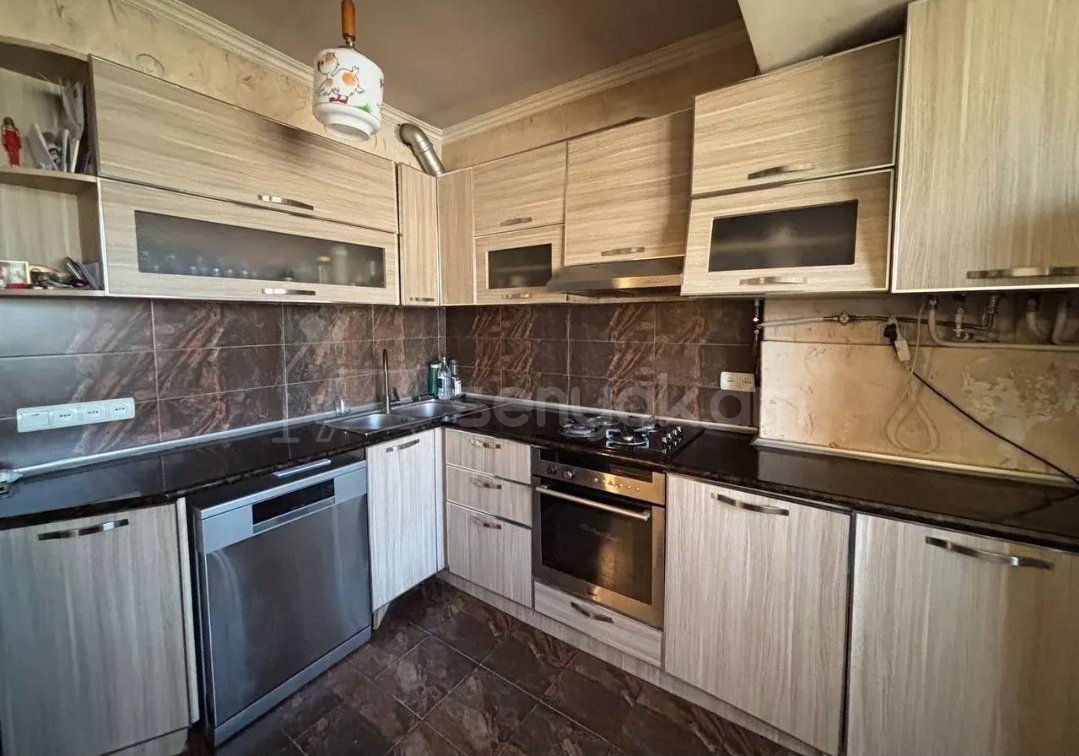 2 Սենյականոց Բնակարան Քարե Շենքում, 55քմ, 5/5 հարկ, Նորմալ Վիճակում