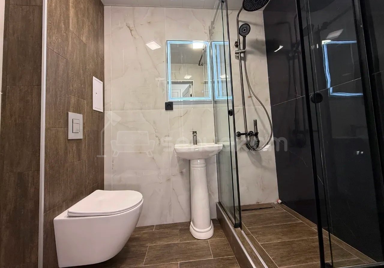 3 Սենյականոց Բնակարան Քարե Շենքում, 75քմ, 3/5 հարկ, Կապիտալ Վերանորոգված