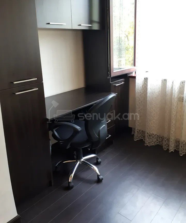 2 Սենյականոց Բնակարան Քարե Շենքում, 60քմ, 3/5 հարկ, Կապիտալ Վերանորոգված