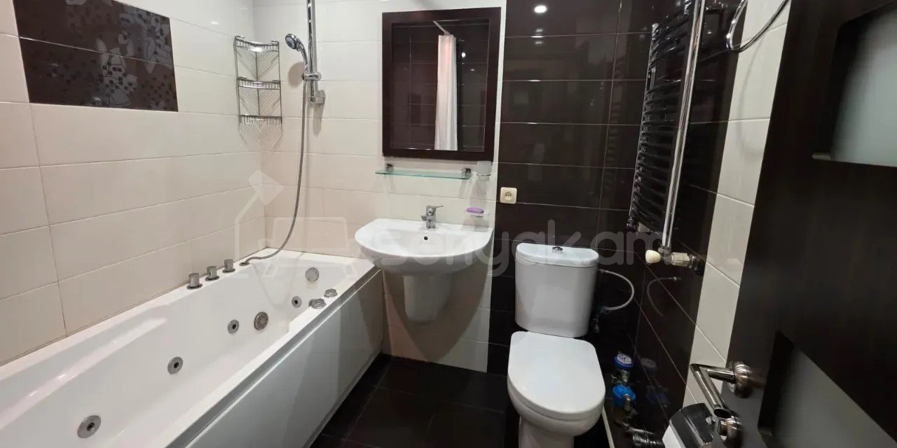 2 Սենյականոց Բնակարան Քարե Շենքում, 60քմ, 3/5 հարկ, Կապիտալ Վերանորոգված