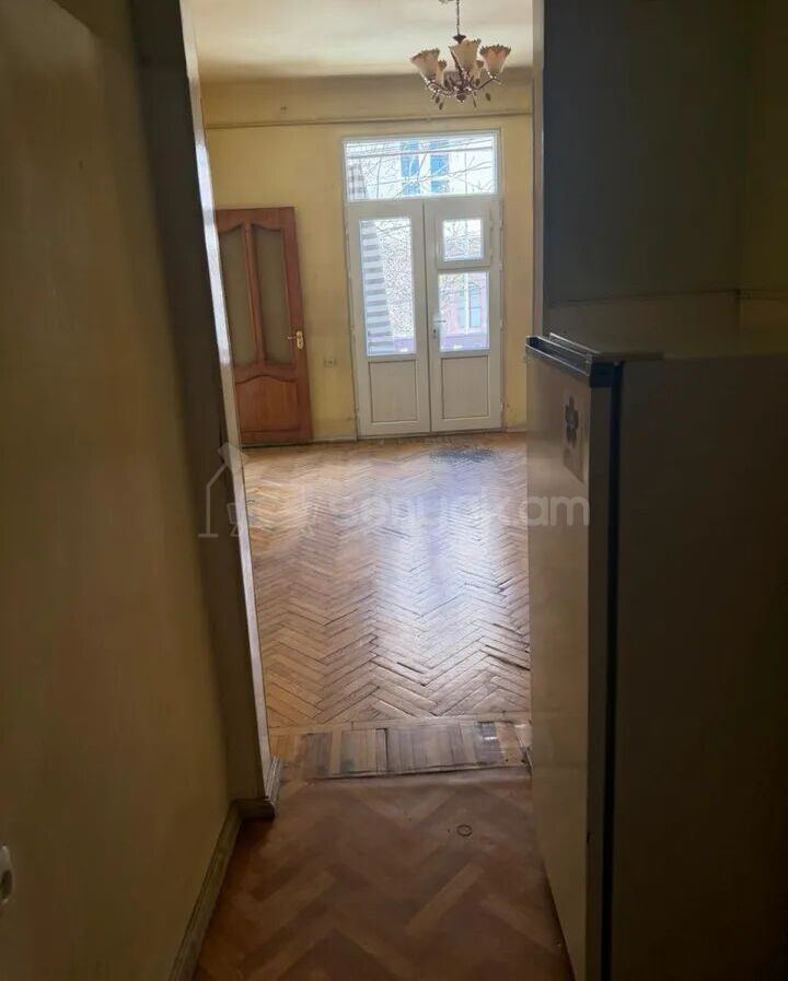 2 Սենյականոց Բնակարան Քարե Շենքում, 6քմ, 2/8 հարկ, Պետական Վիճակում