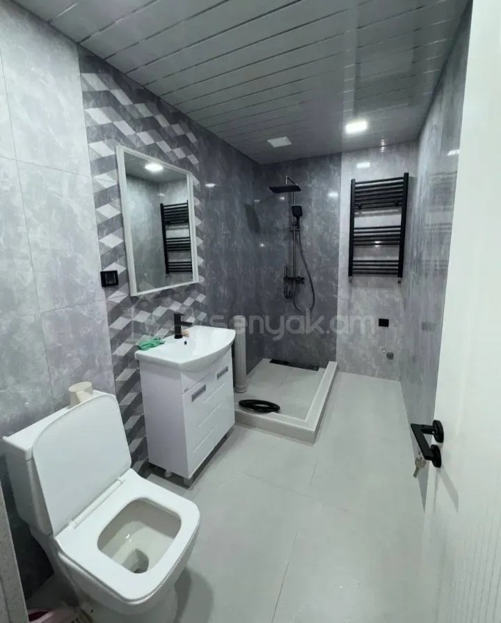 2 Սենյականոց Բնակարան Քարե Շենքում, 50քմ, 4/5 հարկ, Դիզայներական Վերանորոգված, Կահավորված