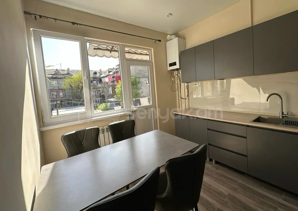 3 Սենյականոց Բնակարան, 75քմ, 3/3 հարկ, Կապիտալ Վերանորոգված, Կահավորված, Արևկող