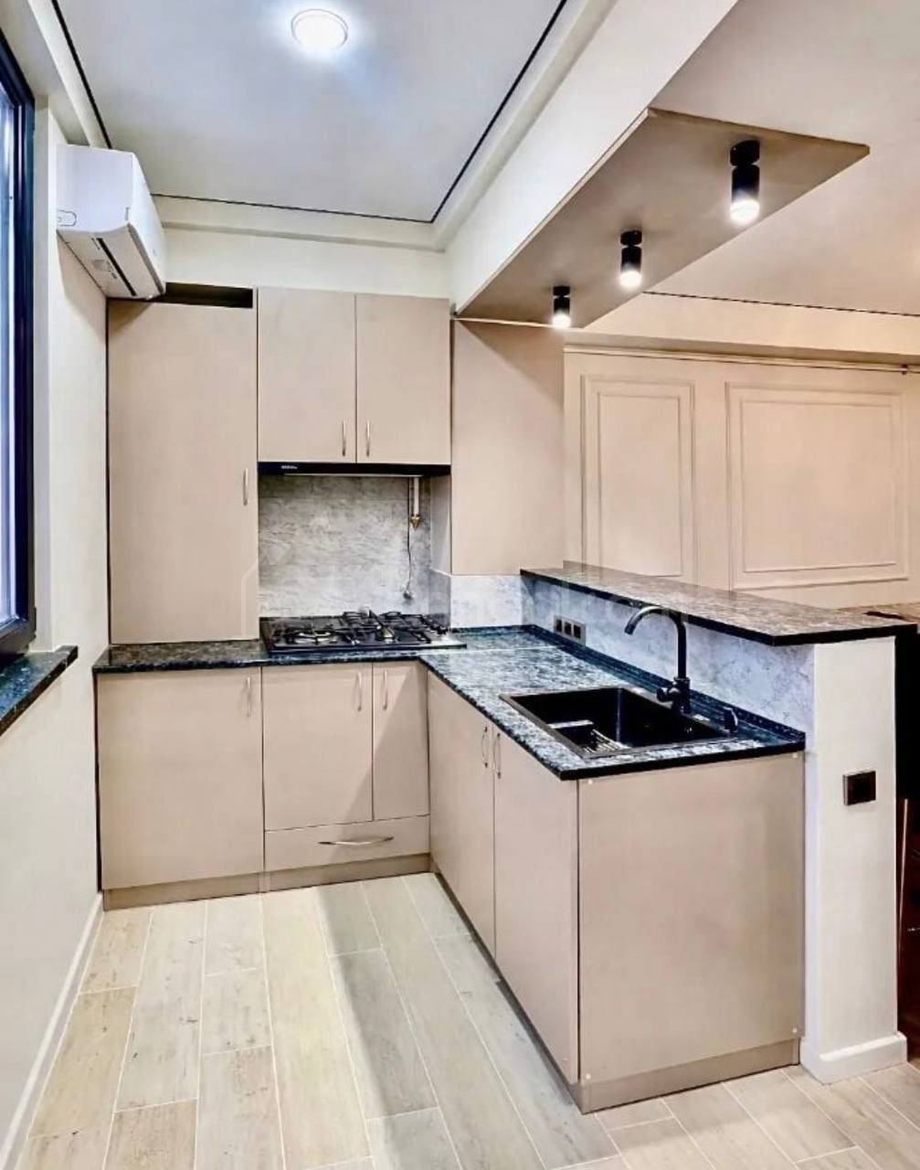 2 Սենյականոց Բնակարան, 43քմ, 8/9 հարկ, Կապիտալ Վերանորոգված