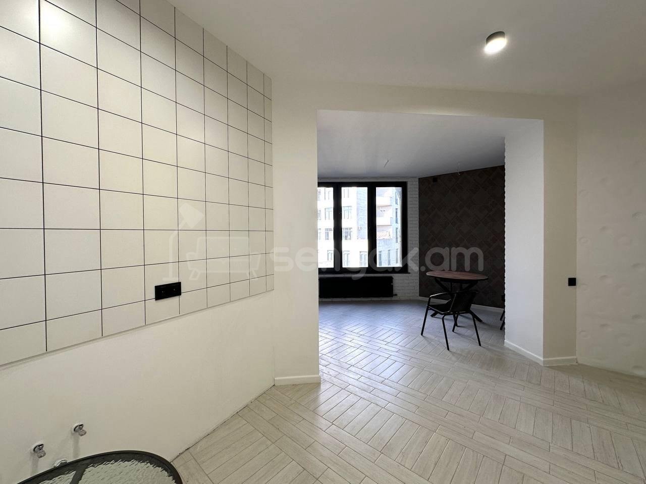 2 Սենյականոց Բնակարան Քարե Շենքում, 94քմ, 5/5 հարկ, Դիզայներական Վերանորոգված