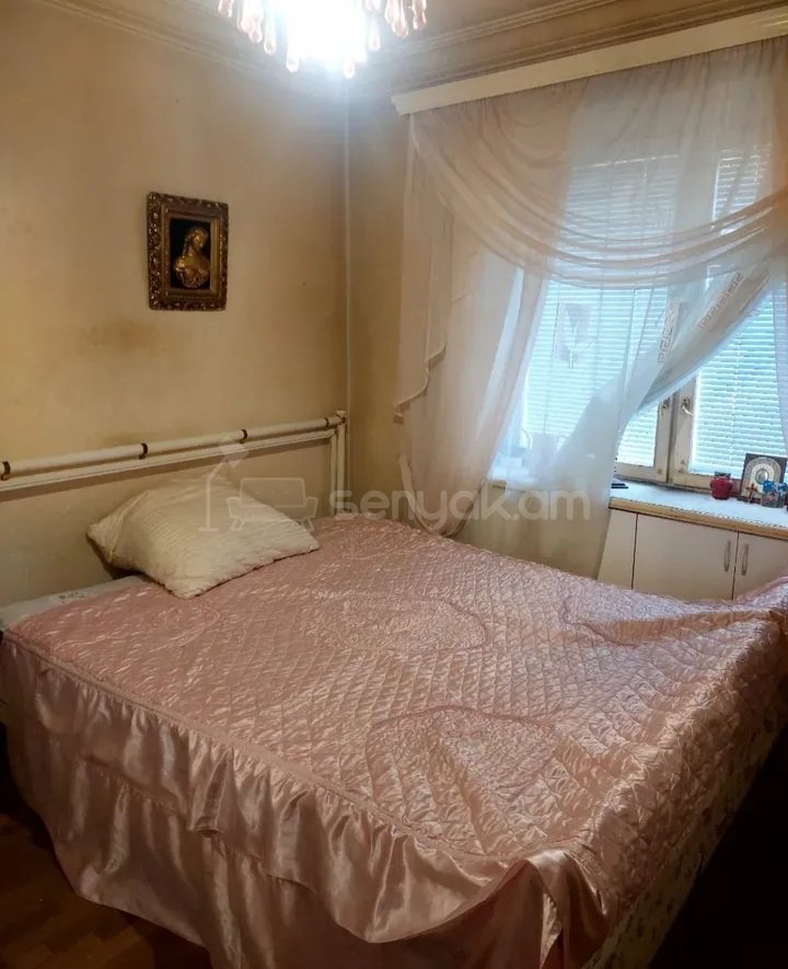 2 Սենյականոց Բնակարան Քարե Շենքում, 57քմ, 2/5 հարկ, Նորմալ Վիճակում, Կահավորված