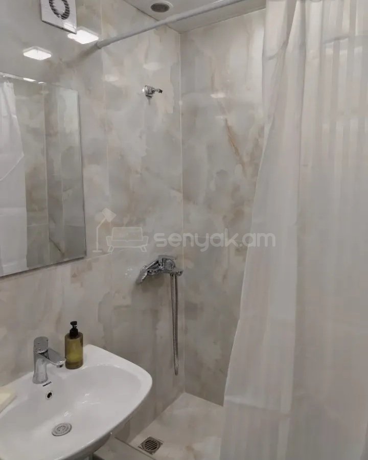 1 Սենյականոց Բնակարան Քարե Շենքում, 38քմ, 5/5 հարկ, Կապիտալ Վերանորոգված, Կահավորված