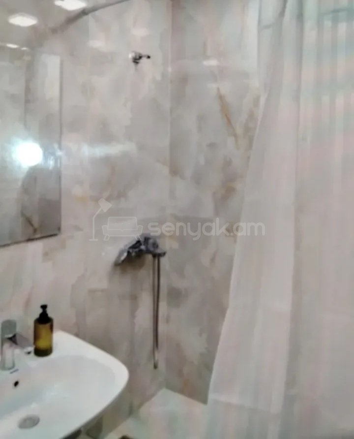 1 Սենյականոց Բնակարան Քարե Շենքում, 38քմ, 5/5 հարկ, Կապիտալ Վերանորոգված, Կահավորված