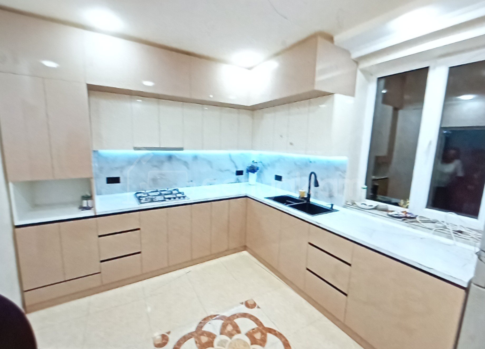 2 Սենյականոց Բնակարան Քարե Շենքում, 67քմ, 4/5 հարկ, Կապիտալ Վերանորոգված