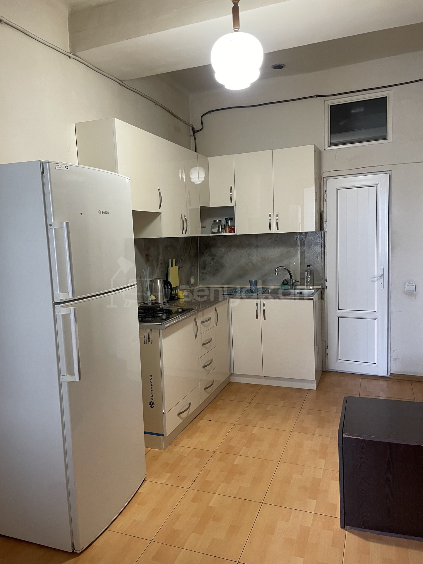 2 Սենյականոց Բնակարան Քարե Շենքում, 50քմ, 5/5 հարկ, Կոսմետիկ Վերանորոգված, Կահավորված, Արևկող