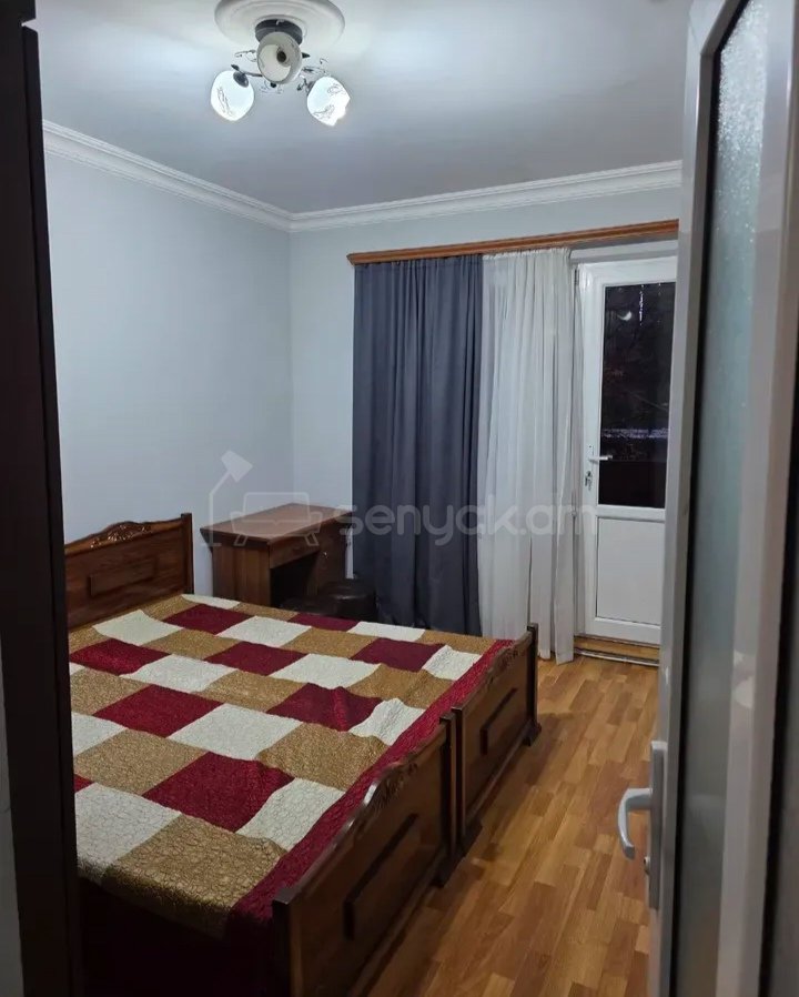 3 Սենյականոց Բնակարան, 80քմ, 2/9 հարկ, Նորմալ Վիճակում, Կահավորված