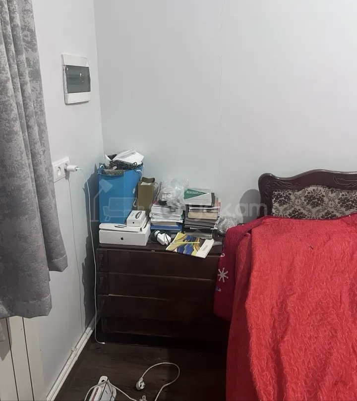 2 Սենյականոց Բնակարան Քարե Շենքում, 45քմ, 3/5 հարկ, Նորմալ Վիճակում, Կահավորված