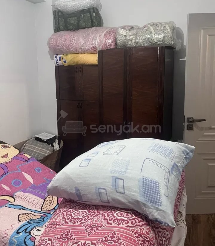 2 Սենյականոց Բնակարան Քարե Շենքում, 45քմ, 3/5 հարկ, Նորմալ Վիճակում, Կահավորված