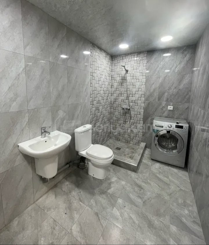 2 Սենյականոց Բնակարան Քարե Շենքում, 45քմ, 3/5 հարկ, Նորմալ Վիճակում, Կահավորված