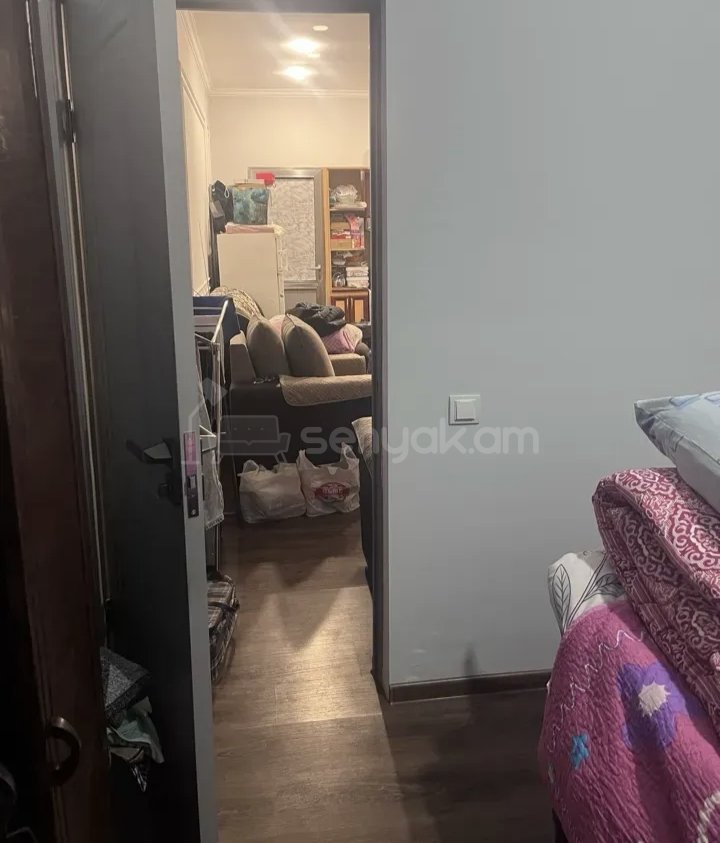 2 Սենյականոց Բնակարան Քարե Շենքում, 45քմ, 3/5 հարկ, Նորմալ Վիճակում, Կահավորված